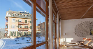 Vista invernale dell'Hotel Monte Sella a San Vigilio di Marebbe / Plan de Corones
