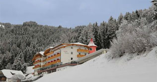 Foto dell'Hotel Seehof in mezzo alla neve